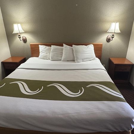 Rodeway Inn & Suites South Of Fiesta Park San Antonio Ngoại thất bức ảnh