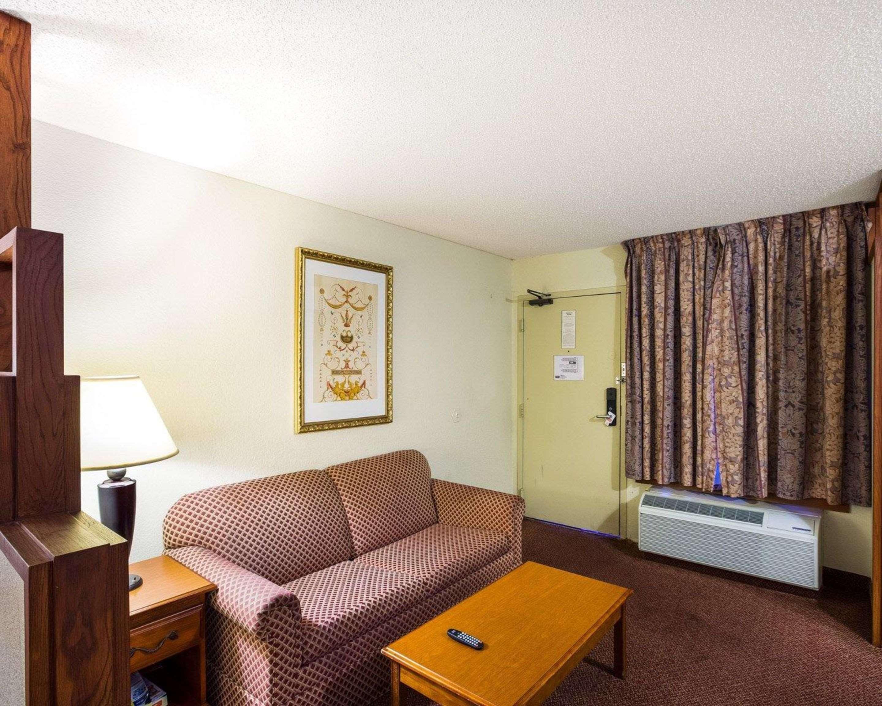 Rodeway Inn & Suites South Of Fiesta Park San Antonio Ngoại thất bức ảnh