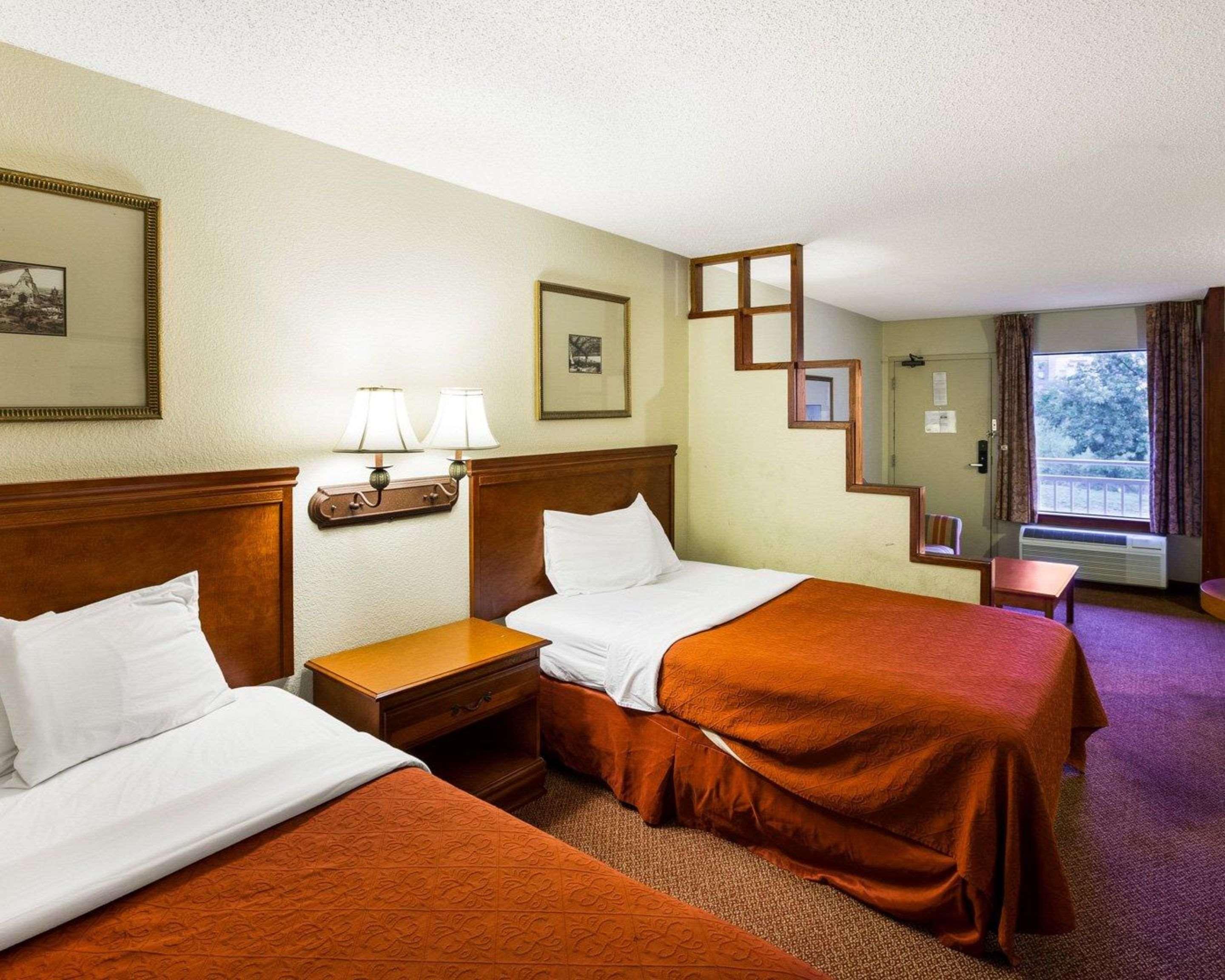 Rodeway Inn & Suites South Of Fiesta Park San Antonio Ngoại thất bức ảnh