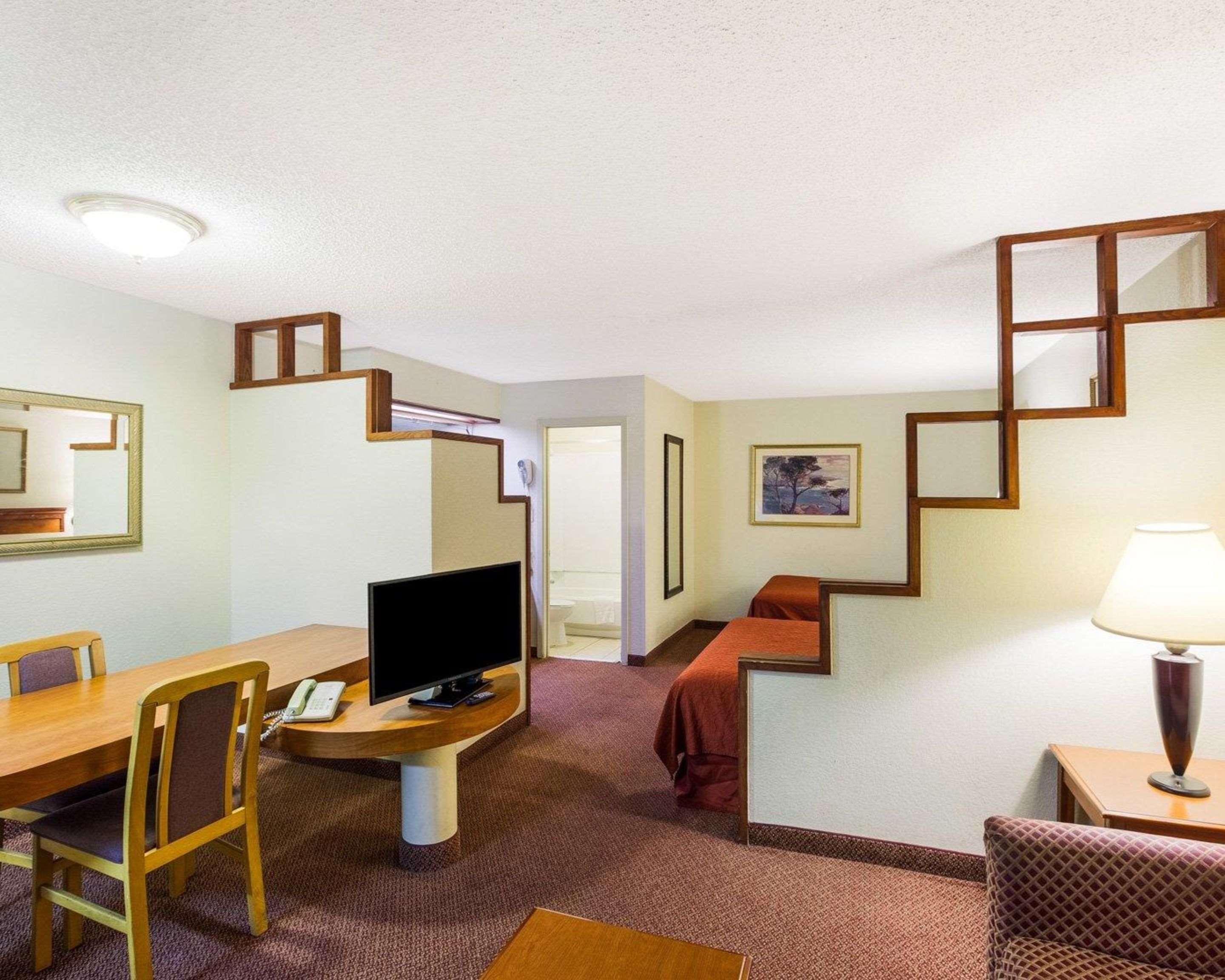 Rodeway Inn & Suites South Of Fiesta Park San Antonio Ngoại thất bức ảnh