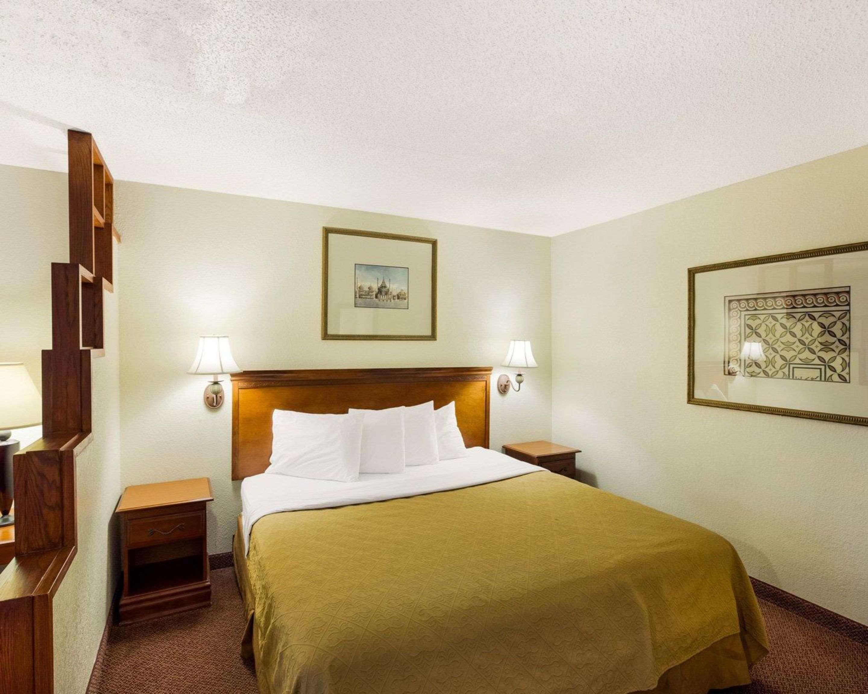 Rodeway Inn & Suites South Of Fiesta Park San Antonio Ngoại thất bức ảnh