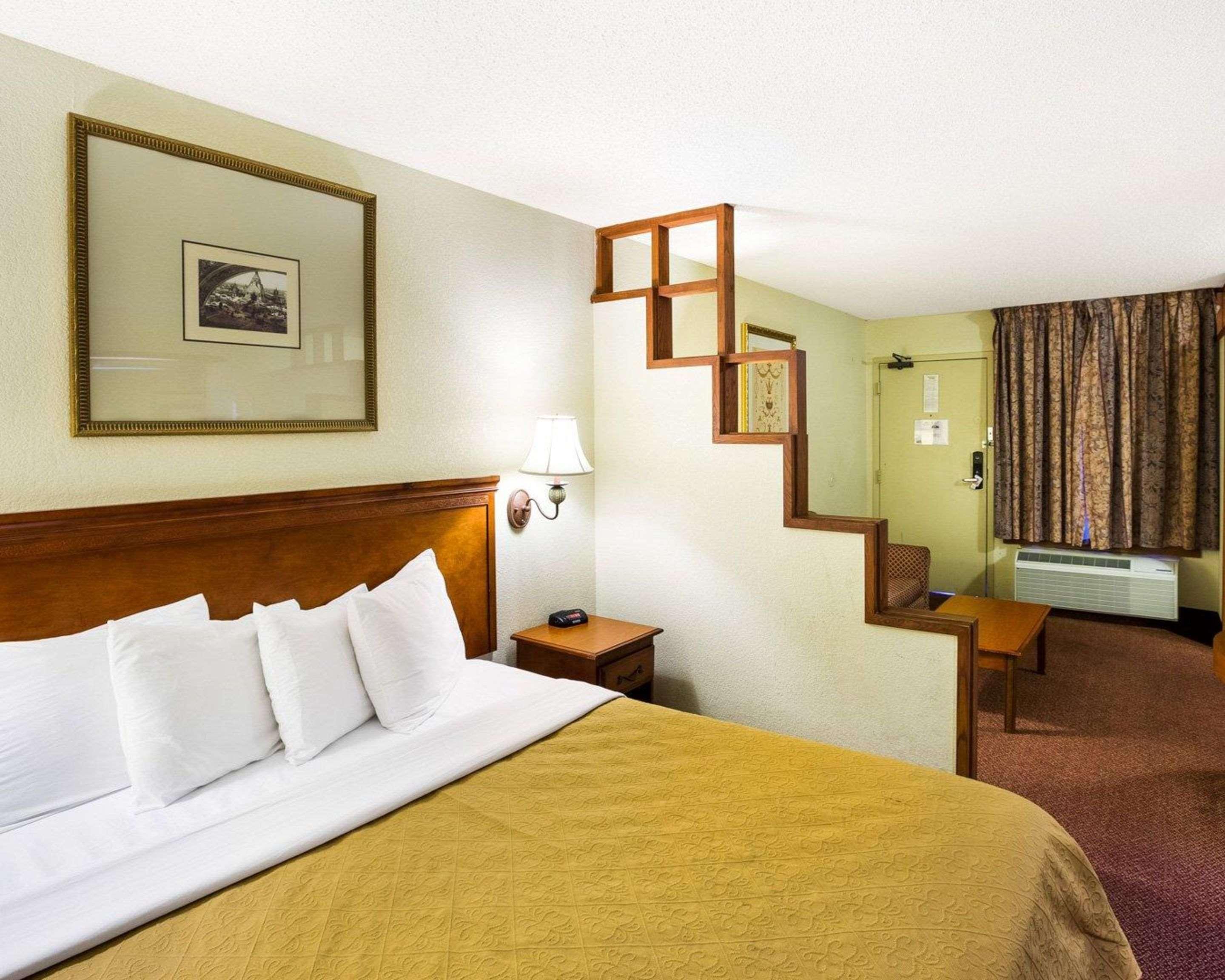Rodeway Inn & Suites South Of Fiesta Park San Antonio Ngoại thất bức ảnh
