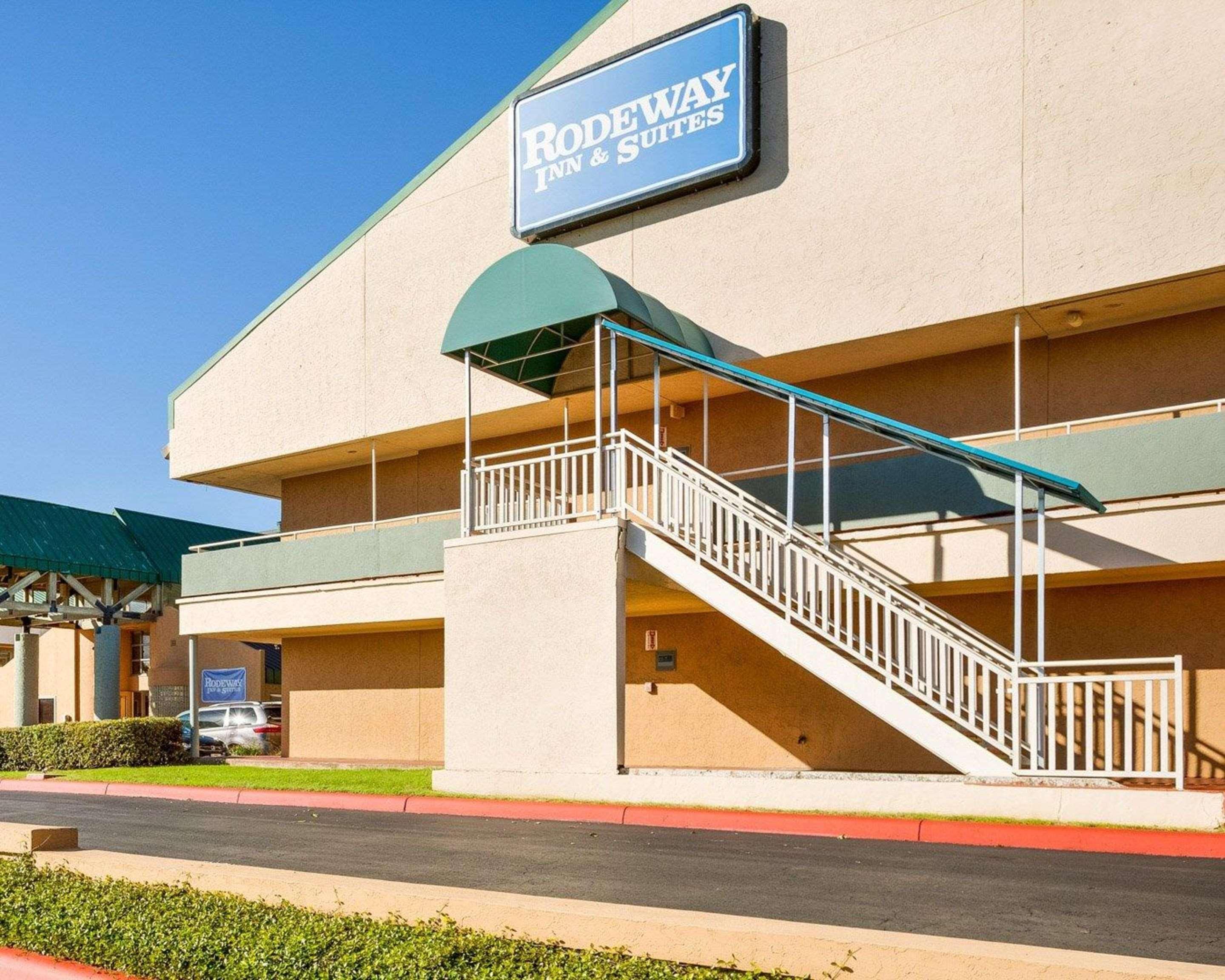 Rodeway Inn & Suites South Of Fiesta Park San Antonio Ngoại thất bức ảnh