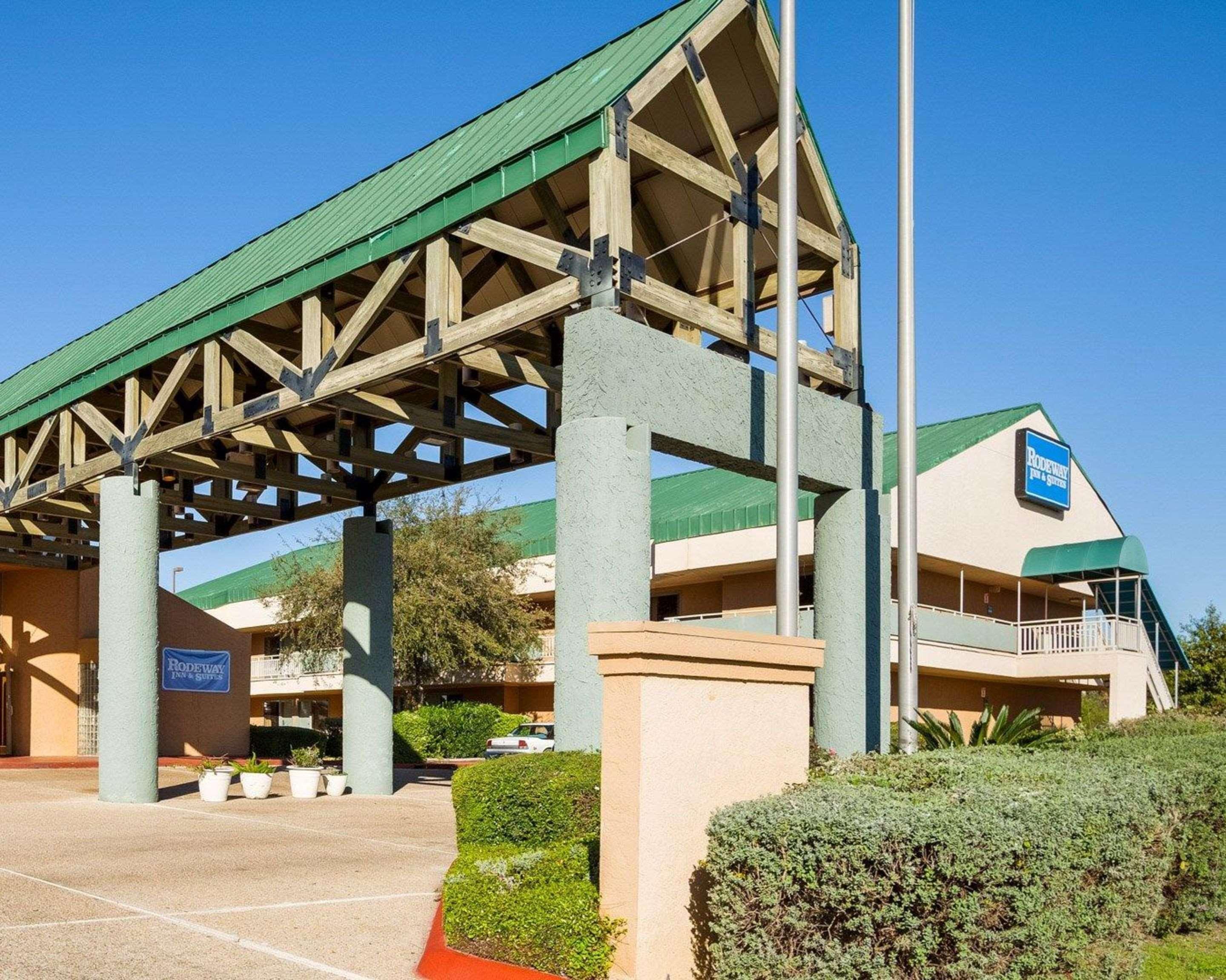 Rodeway Inn & Suites South Of Fiesta Park San Antonio Ngoại thất bức ảnh